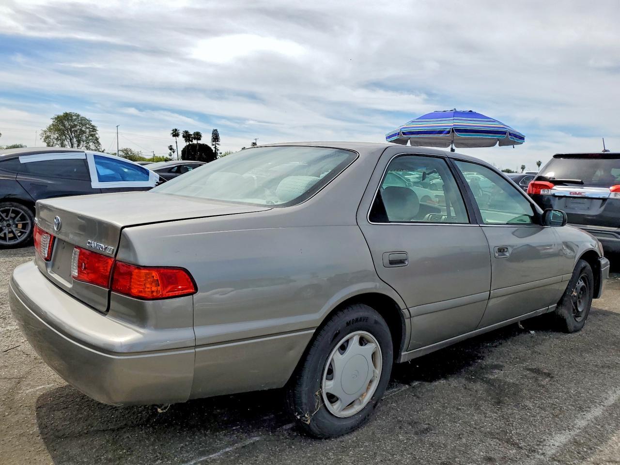 2000 Toyota Camry Ce - Фото 3