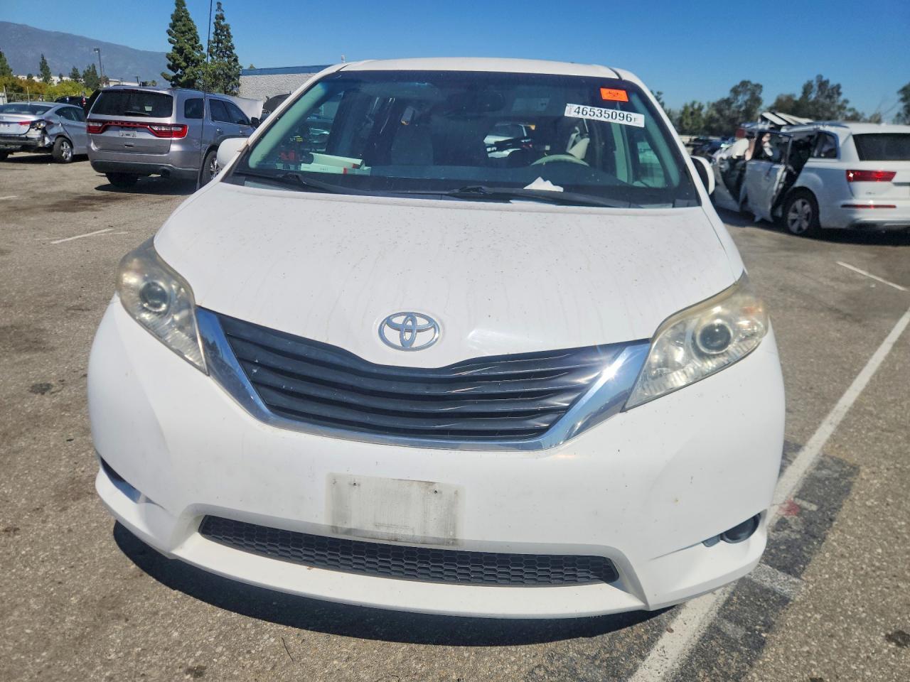 2014 Toyota Sienna Le 8-Passenger - Фото 5