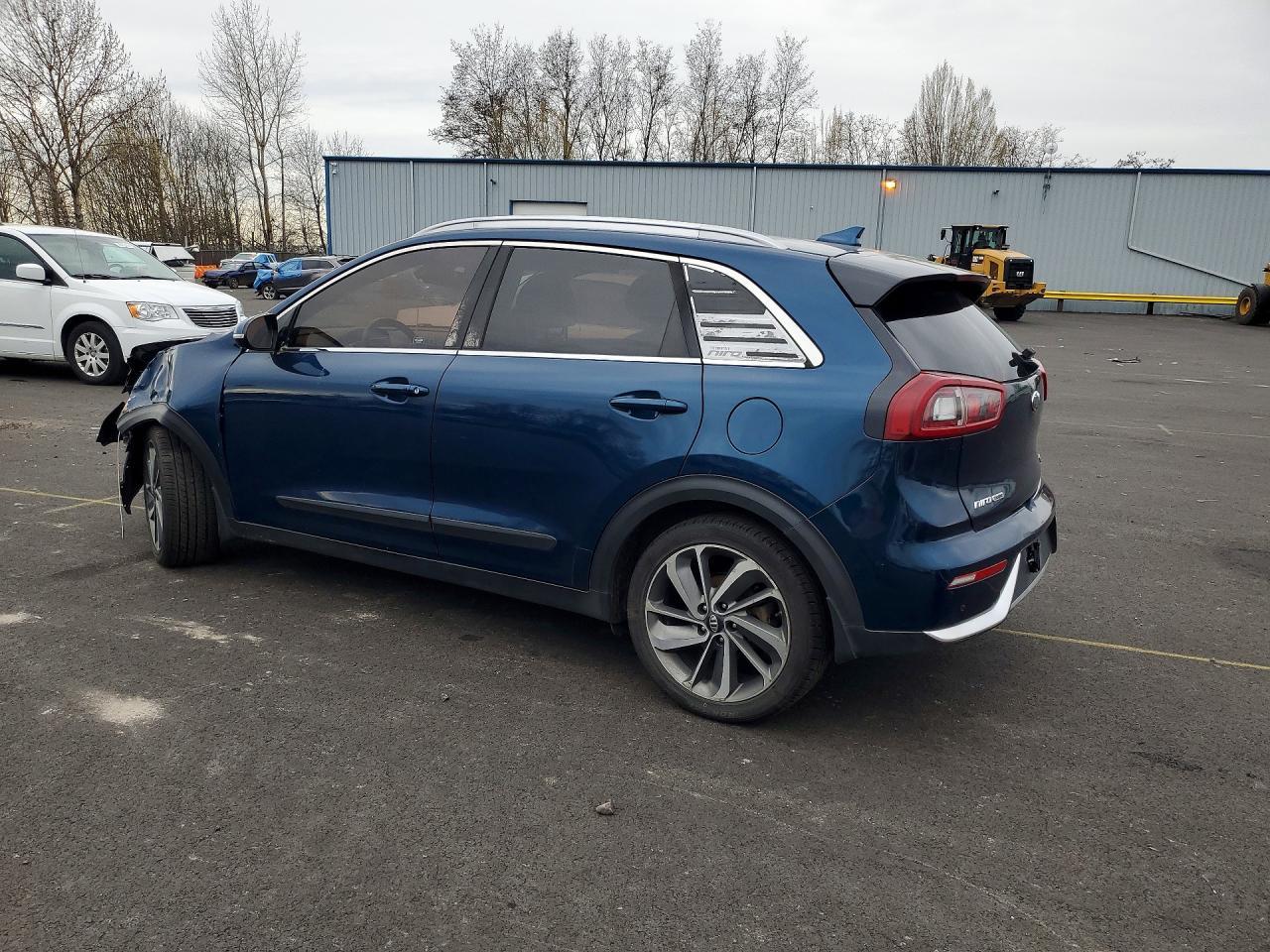 2017 Kia Niro Touring - Image 2