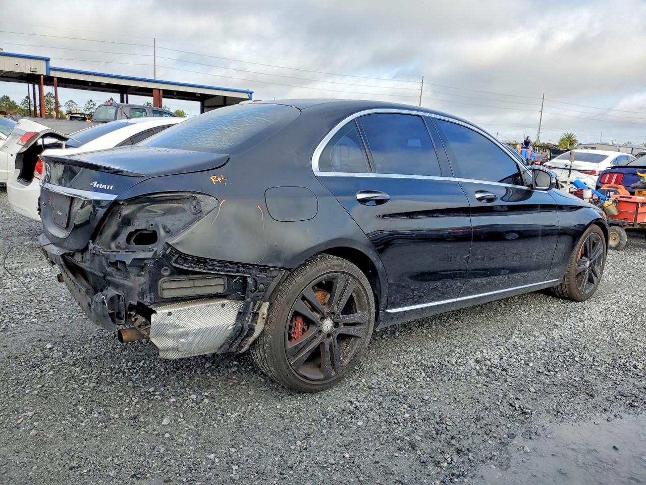 2016 Mercedes-Benz C 300 4Matic - Image 3