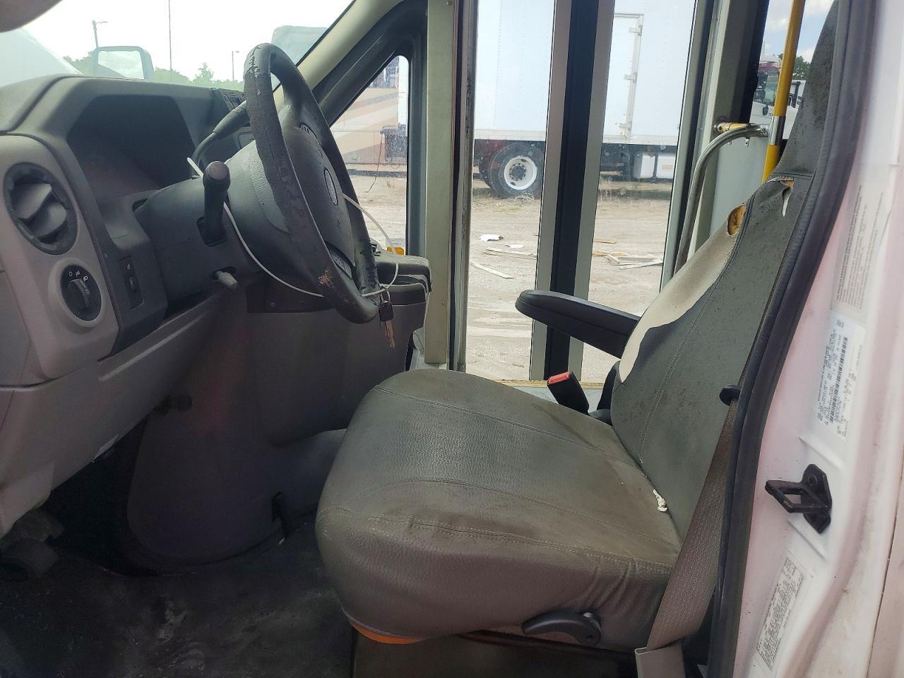 2019 Ford Econoline E450 Super Duty Cutaway Van - Фото 7