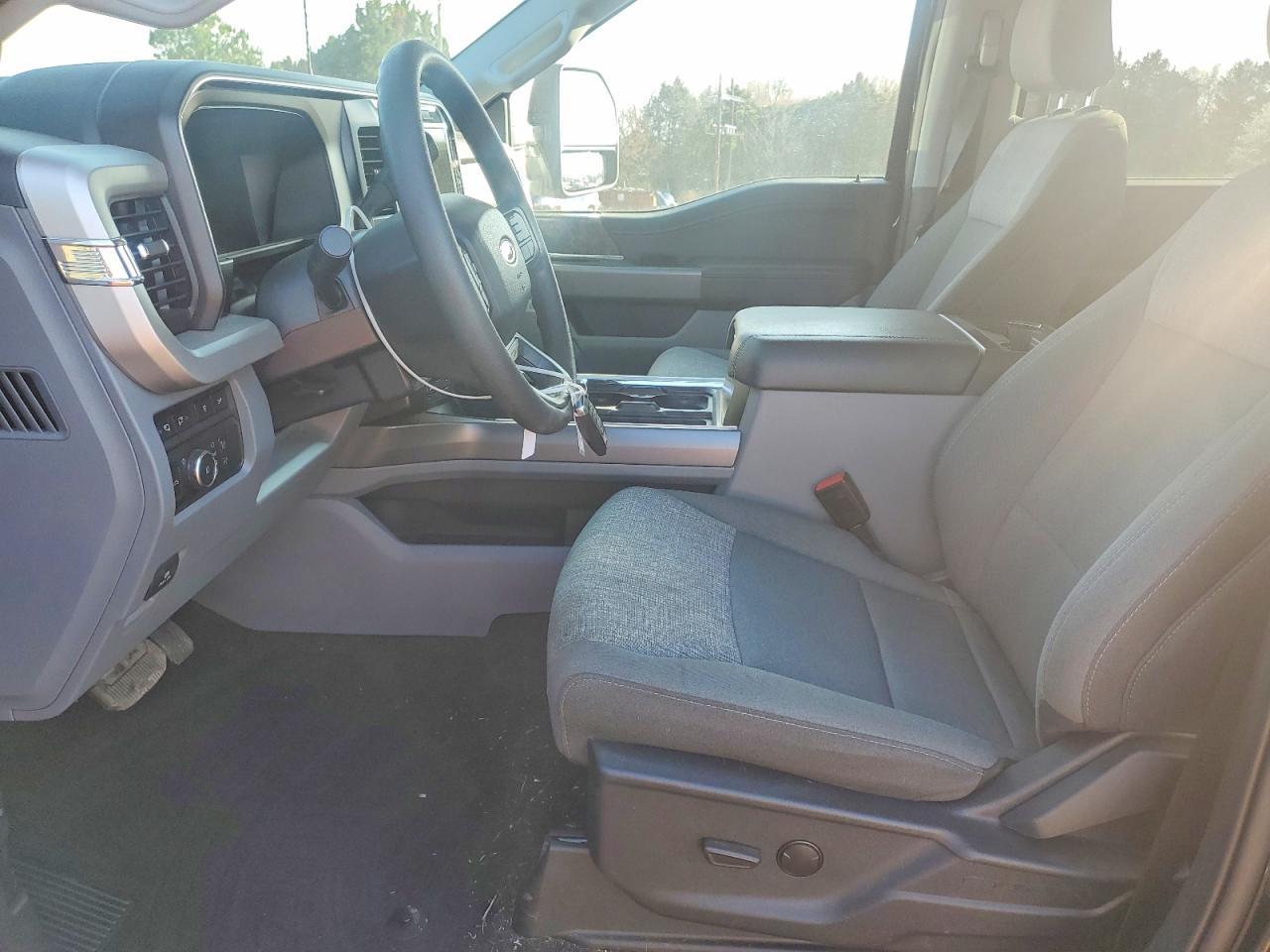 2024 Ford F350 Super Duty - Image 7