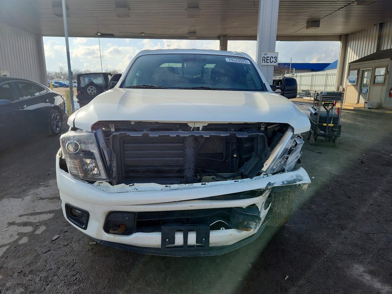 2018 Nissan Titan S - Фото 5