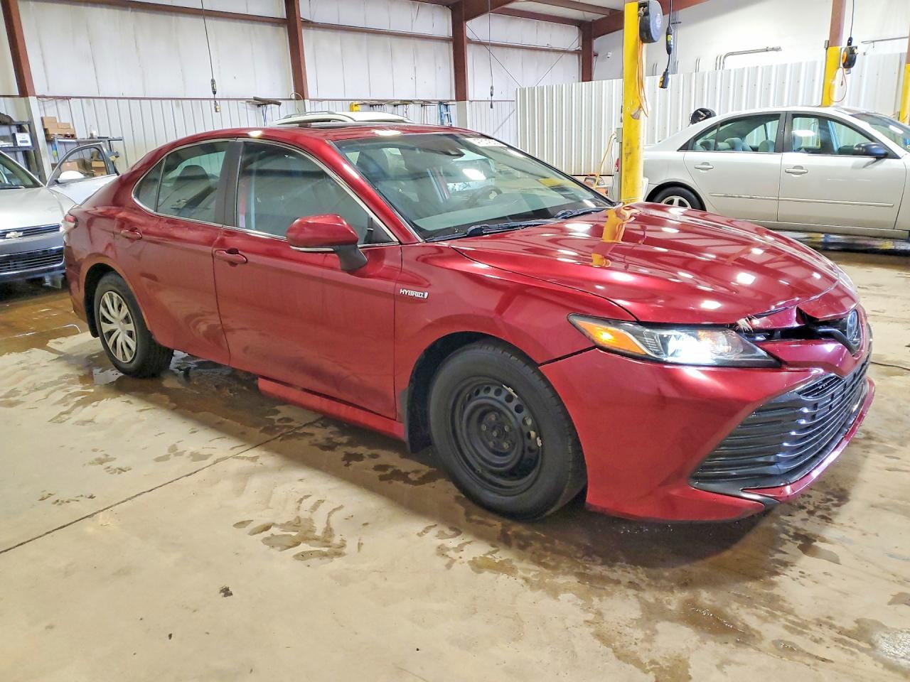 2019 Toyota Camry Hybrid Le - Image 4