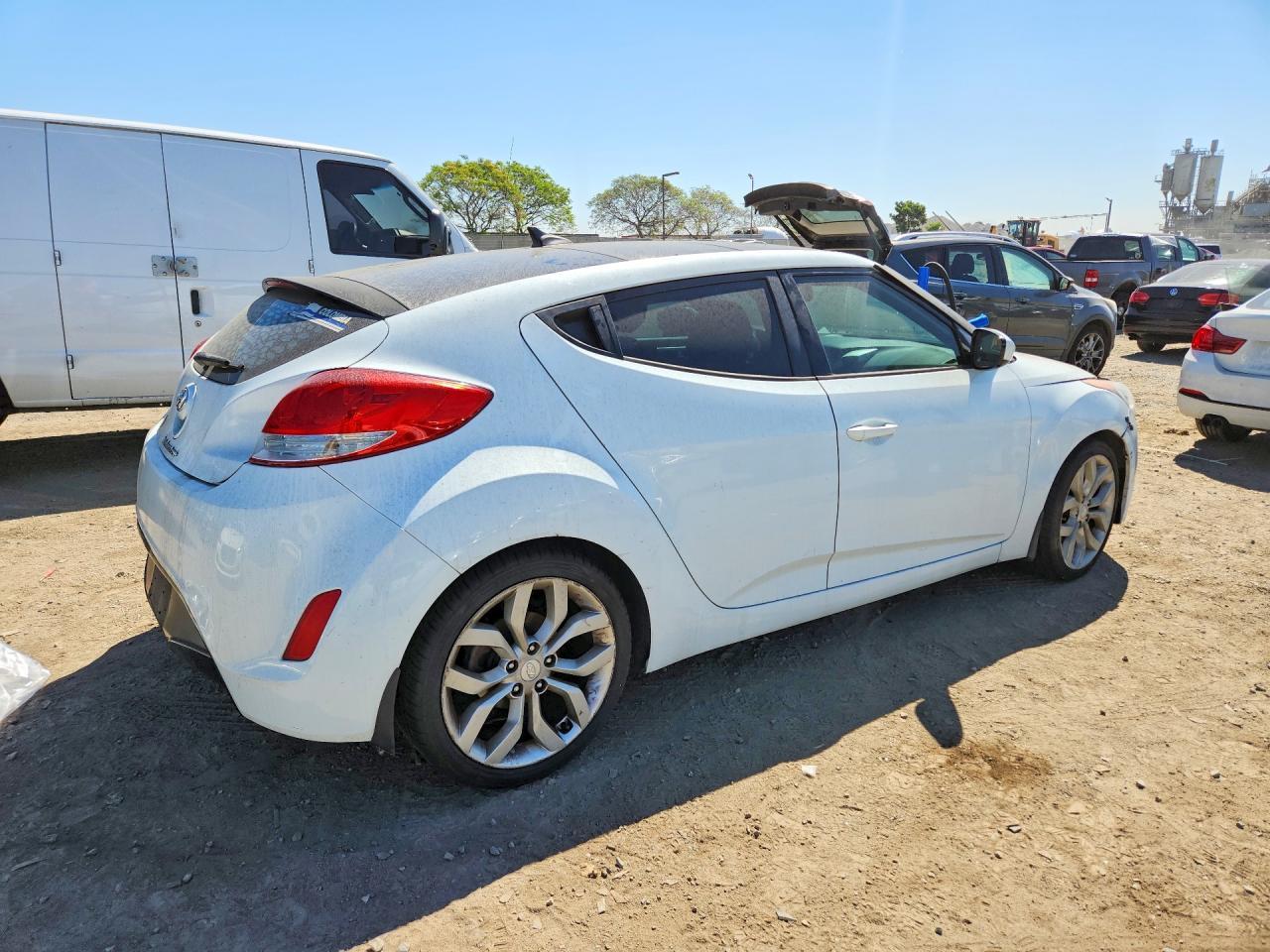 2013 Hyundai Veloster Base - Фото 3