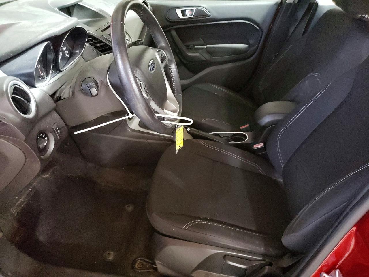 2015 Ford Fiesta Se - Фото 7