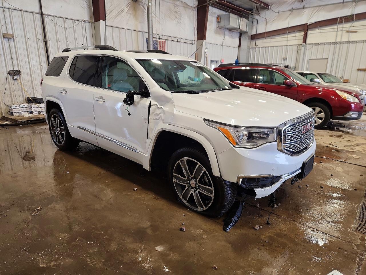 2017 GMC Acadia Denali - Фото 4