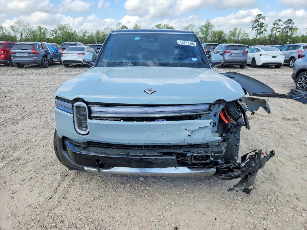 2025 Rivian R1S Adventure - Image 5