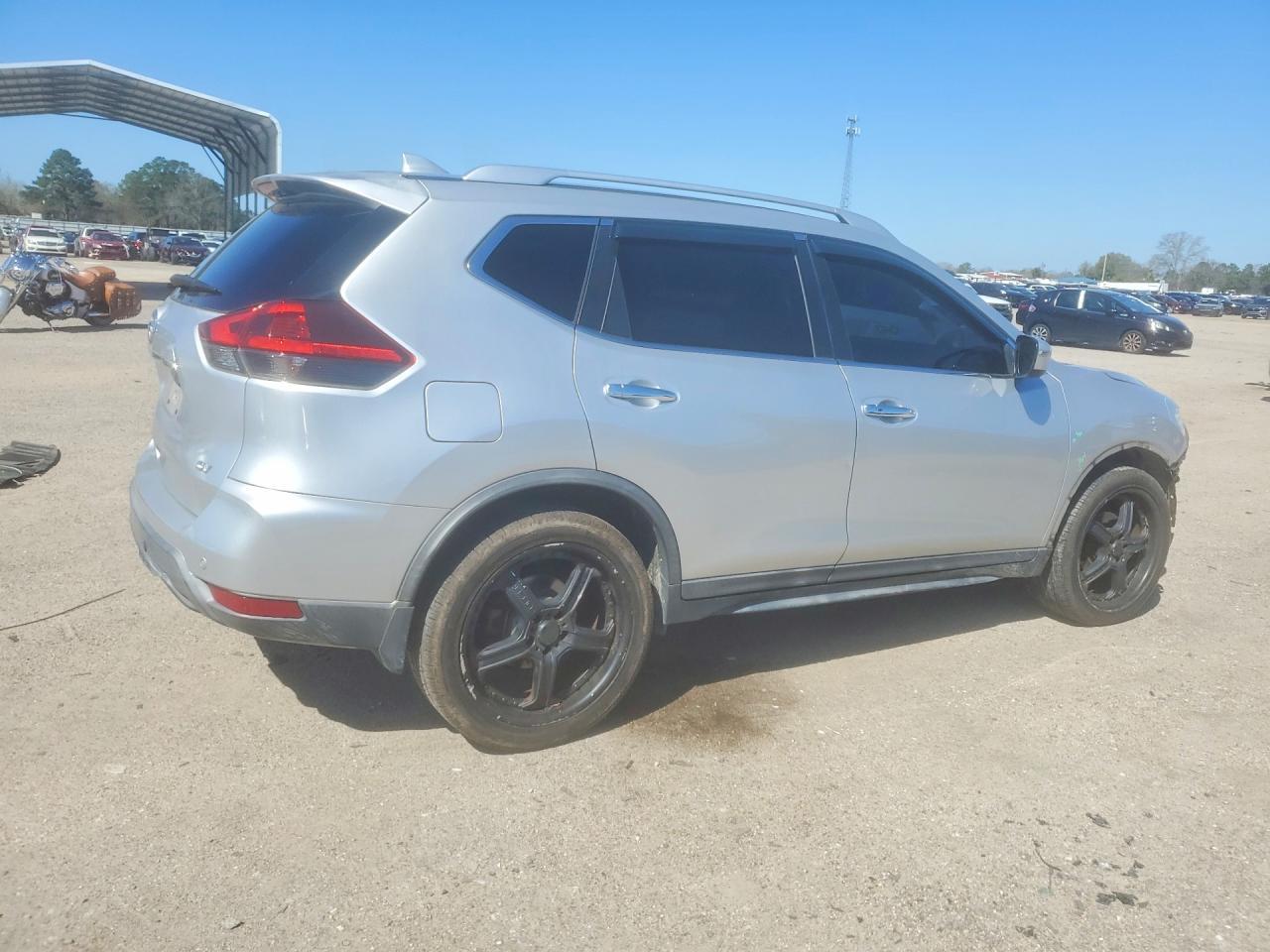 2019 Nissan Rogue Sv - Image 3