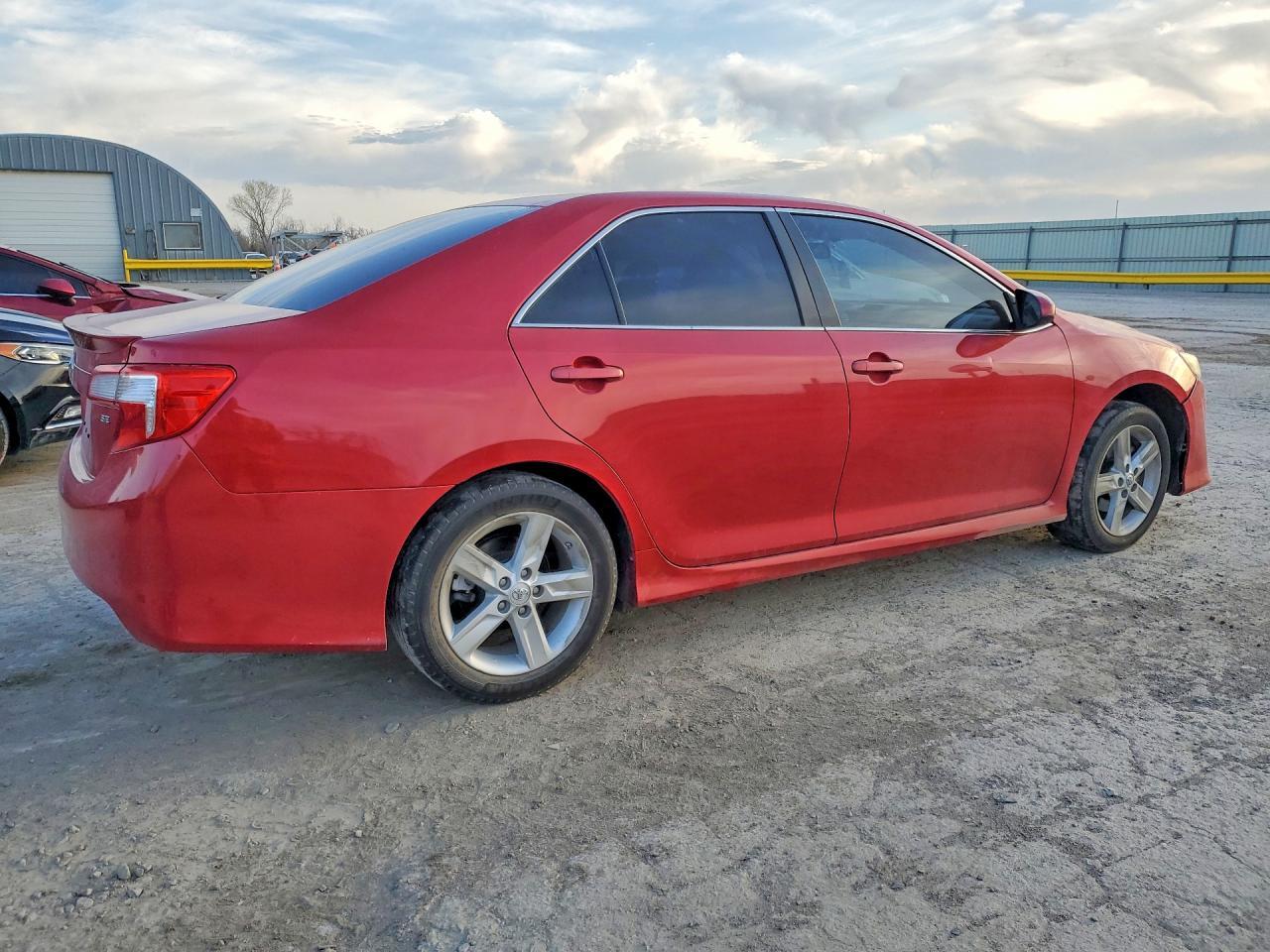 2014 Toyota Camry Se - Image 3