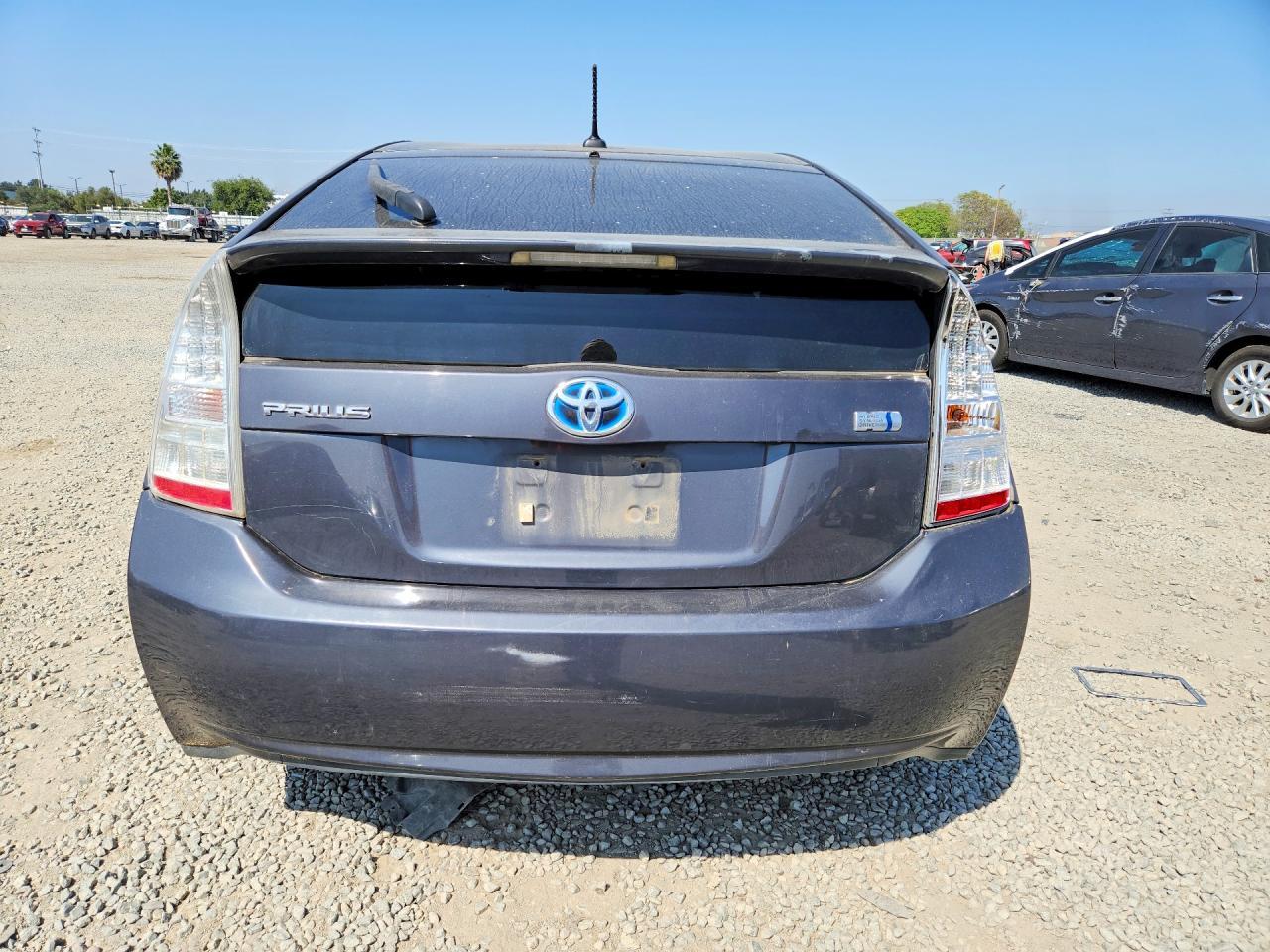 2011 Toyota Prius Three - Image 6