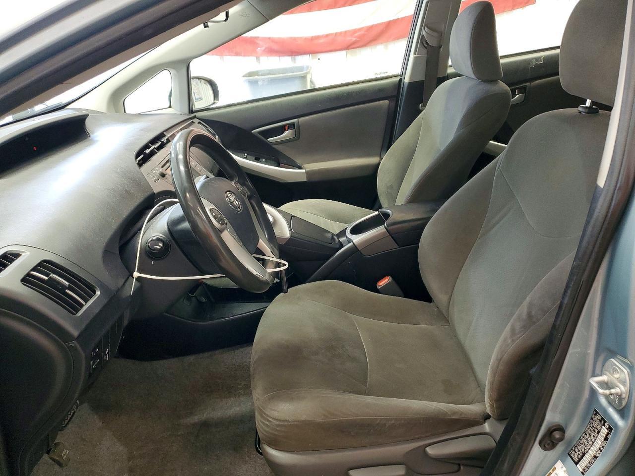 2015 Toyota Prius Two - Фото 7