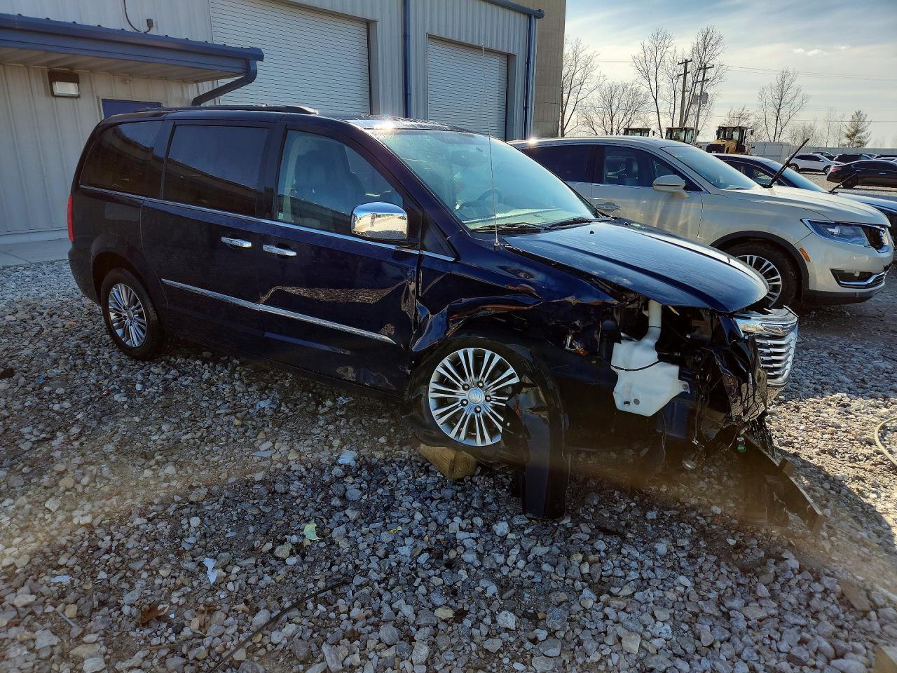 2013 Chrysler Town & Country Touring L - Image 4