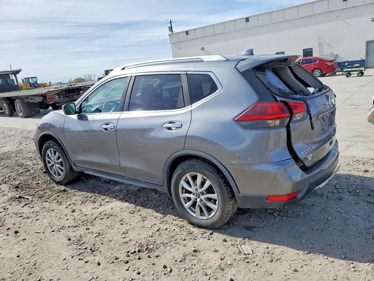 2018 Nissan Rogue Sv - Image 2