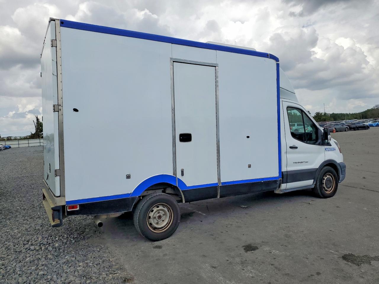 2020 Ford Transit Delivery Truck - Фото 3