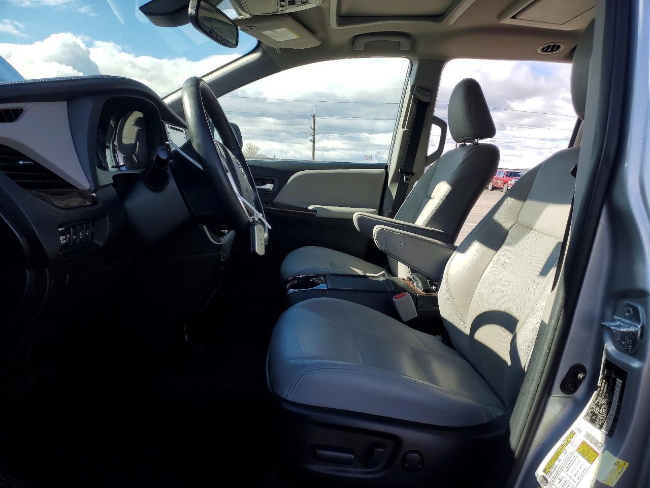 2019 Toyota Sienna - Image 7