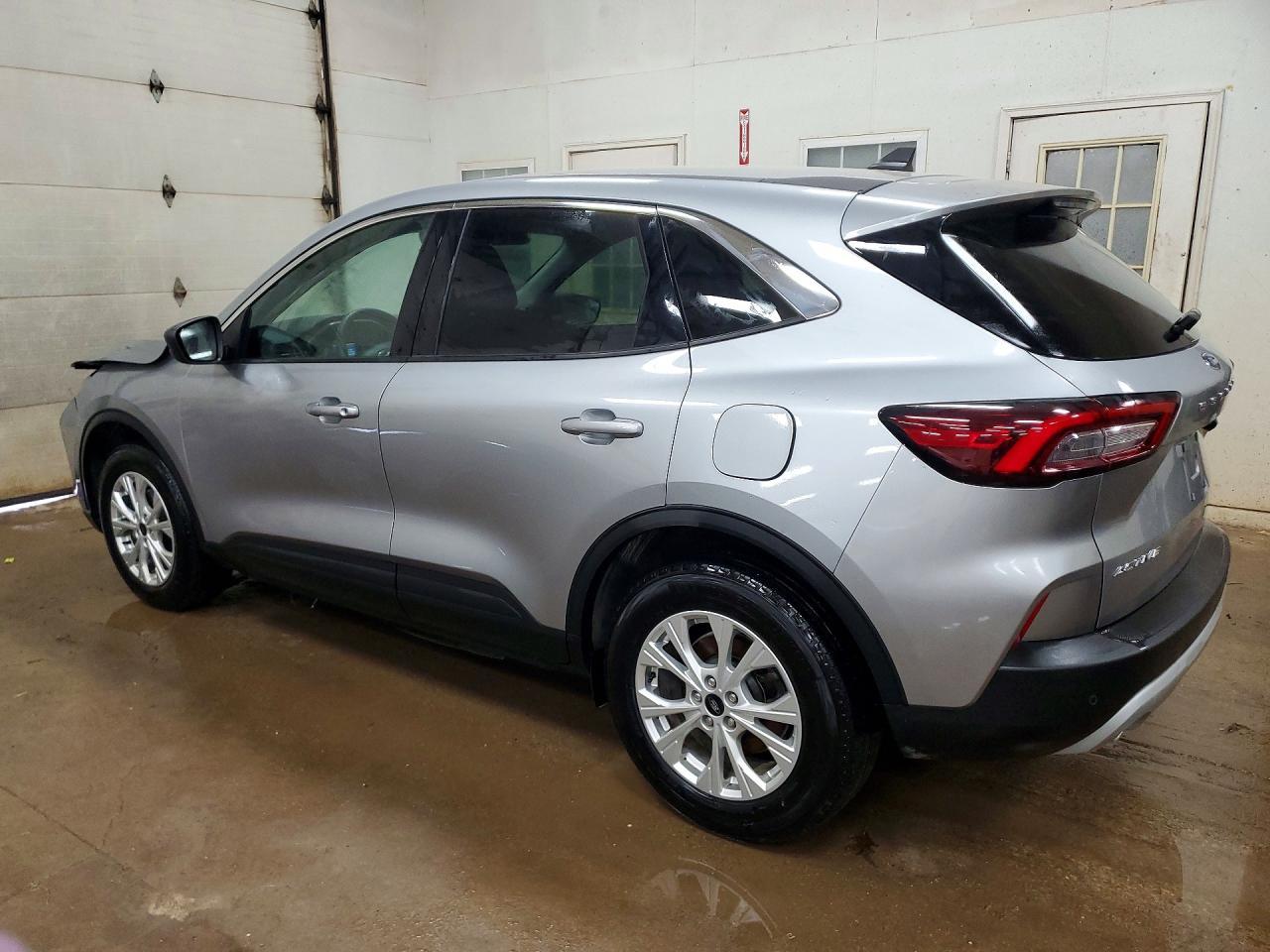 2023 Ford Escape Active - Image 2