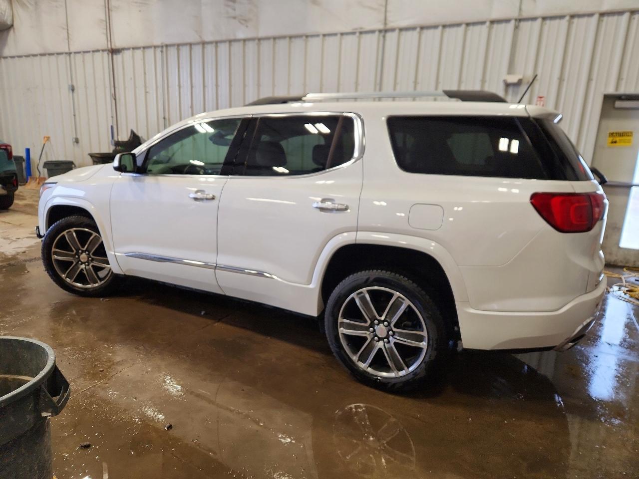 2017 GMC Acadia Denali - Фото 2