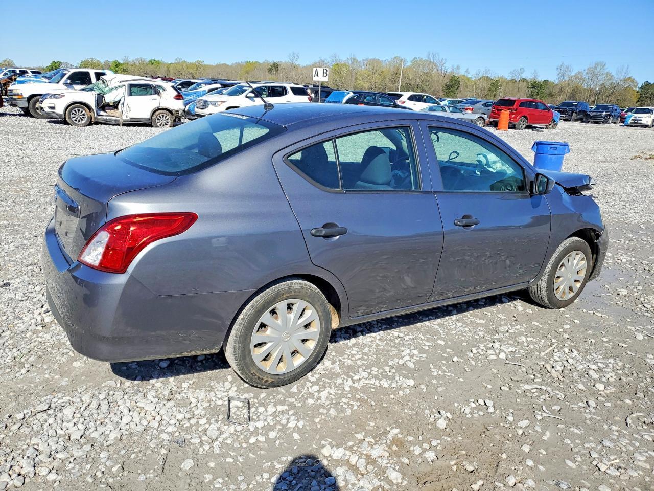 2019 Nissan Versa S - Фото 3