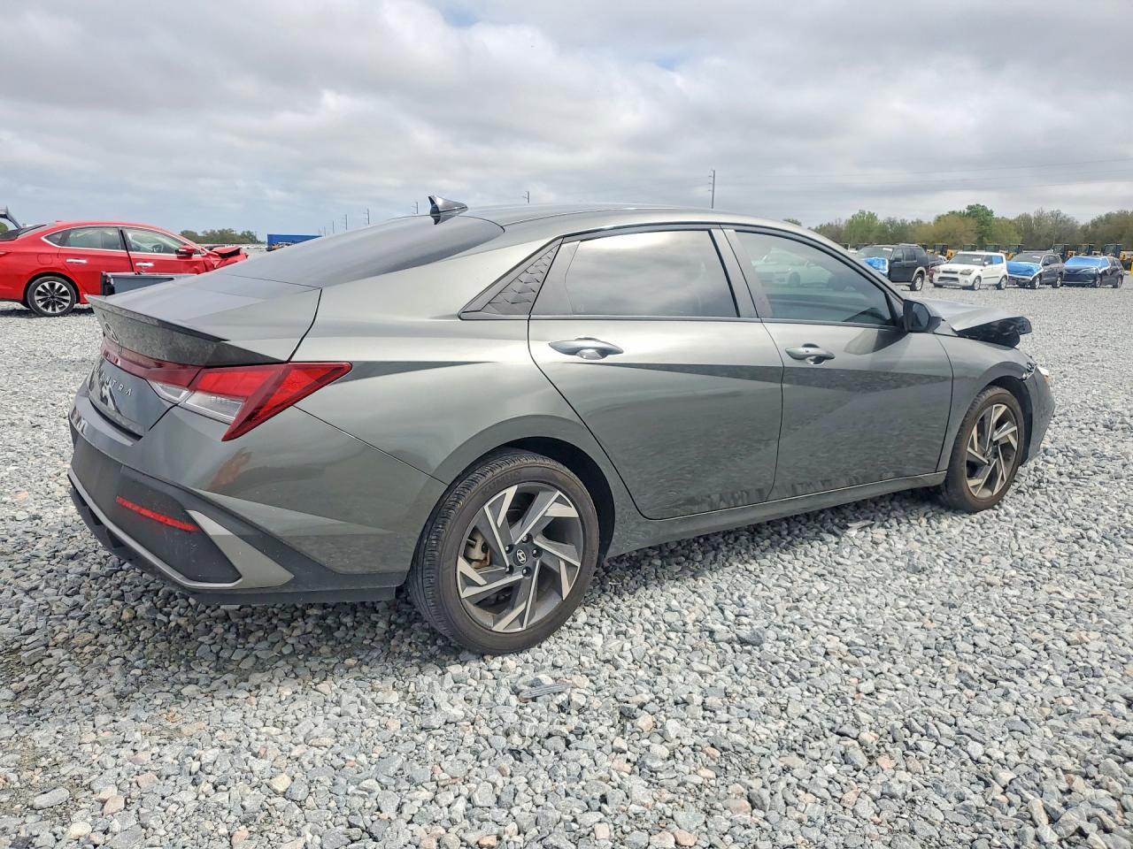2025 Hyundai Elantra Sel Sport - Image 3
