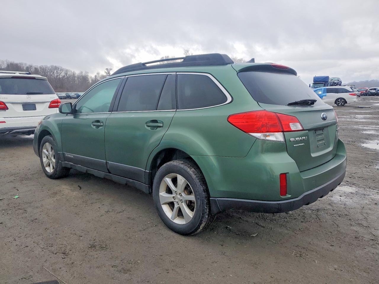 2013 Subaru Outback 2.5I Limited - Image 2