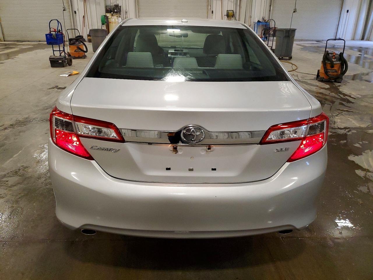 2014 Toyota Camry Xle V6 - Фото 6