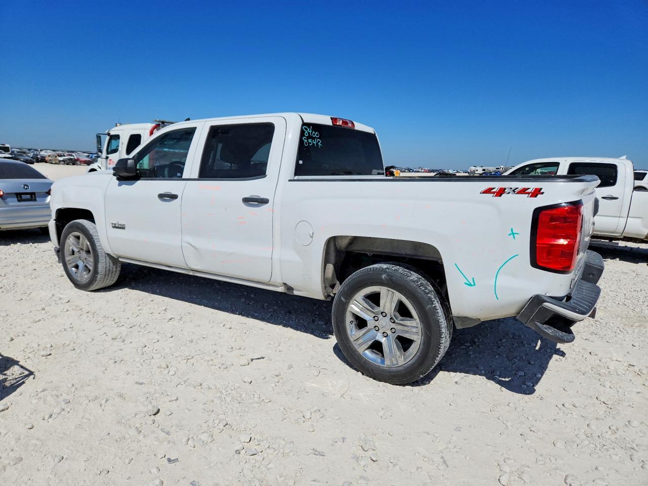 2018 Chevrolet Silverado K1500 Custom - Фото 2