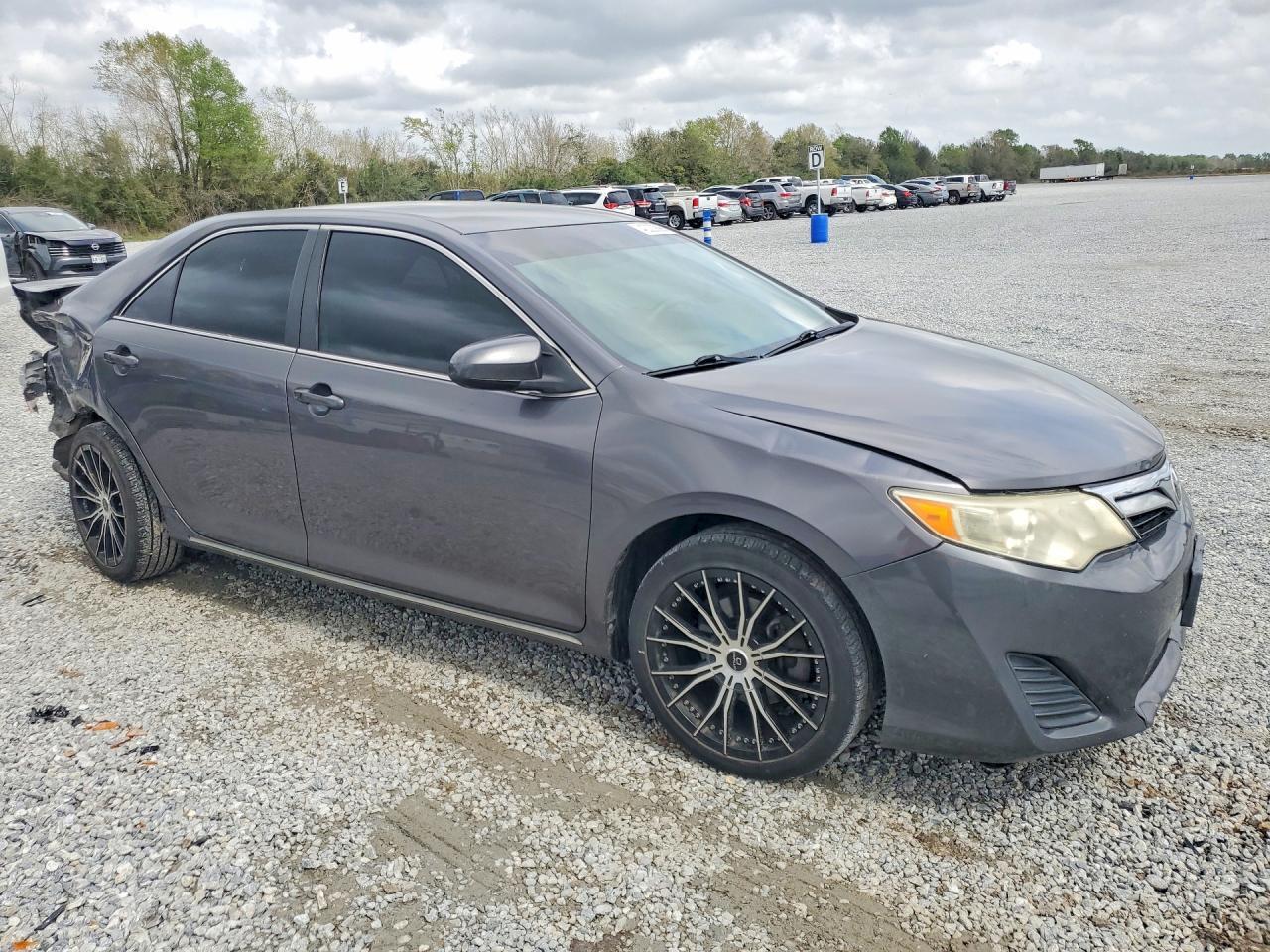 2014 Toyota Camry Le - Фото 4