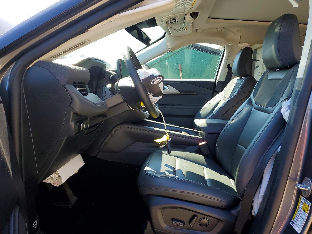 2025 Ford Explorer Active - Фото 7