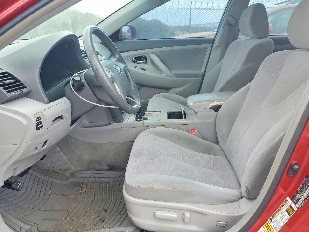 2010 Toyota Camry Le - Фото 7