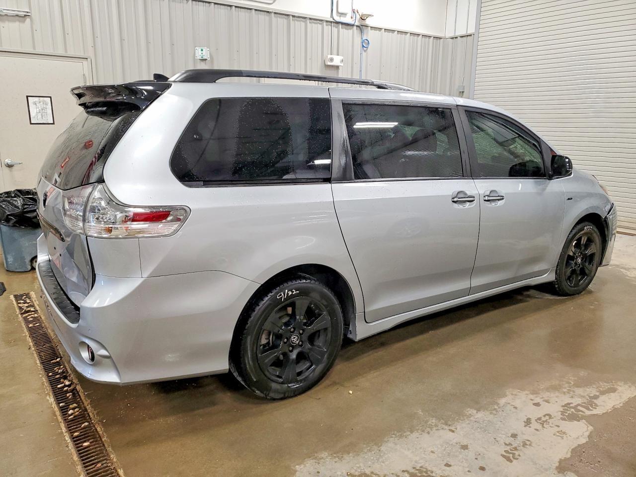 2020 Toyota Sienna Se 7-Passenger - Фото 3
