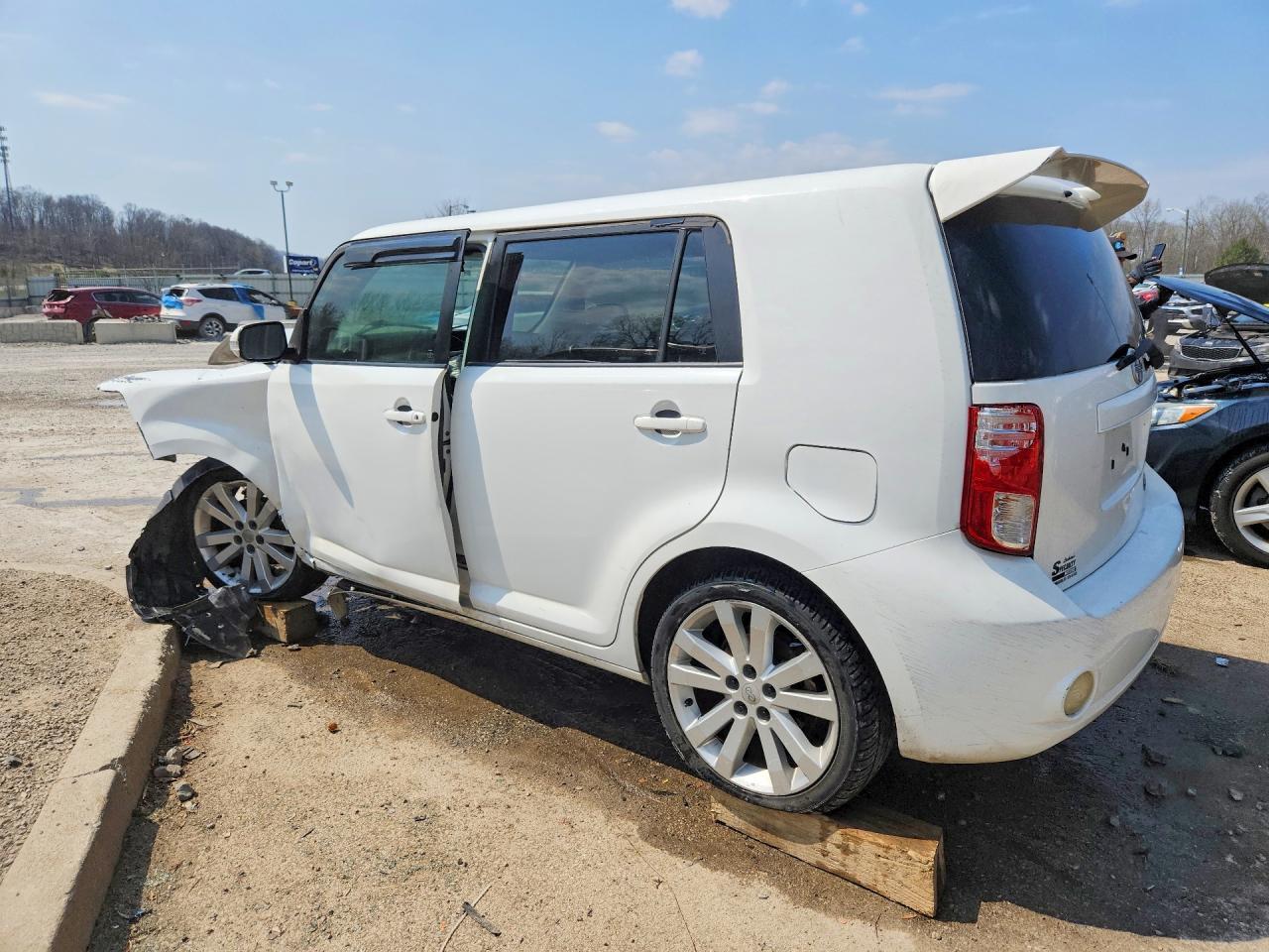 2009 Scion Xb Base - Фото 2