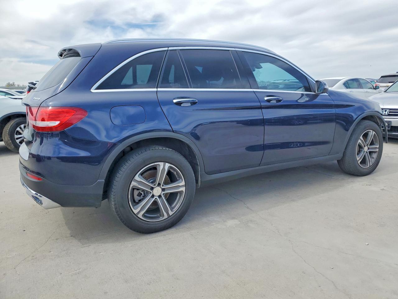 2016 Mercedes Benz Glc 300 4Matic - Image 3