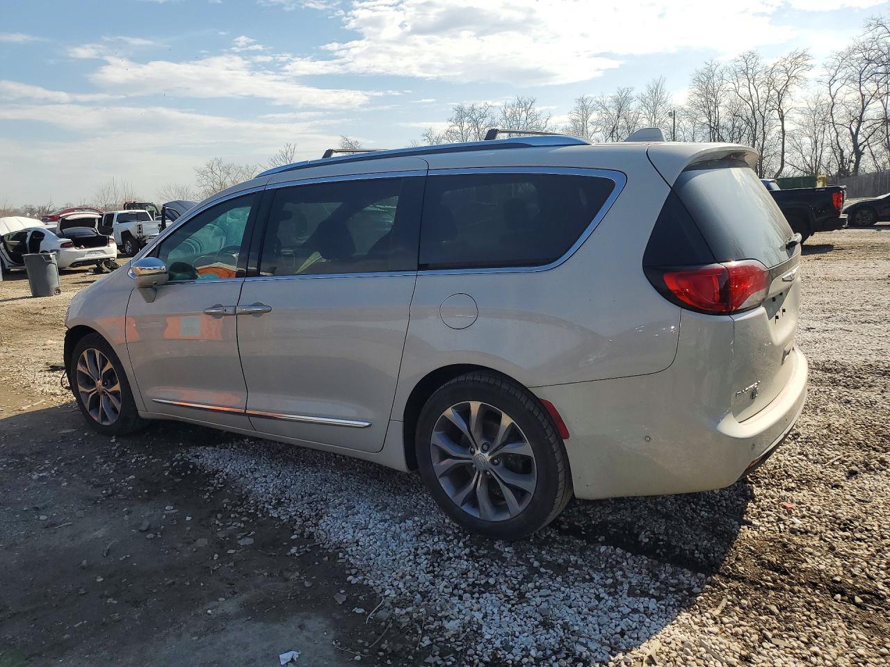2020 Chrysler Pacifica Limited - Фото 2