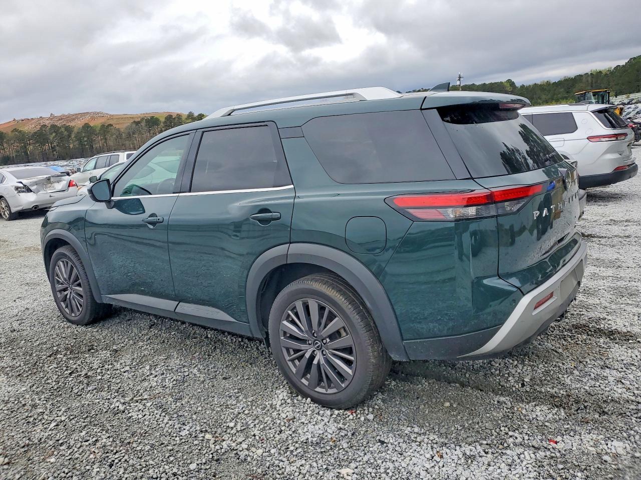 2023 Nissan Pathfinder Sl - Фото 2