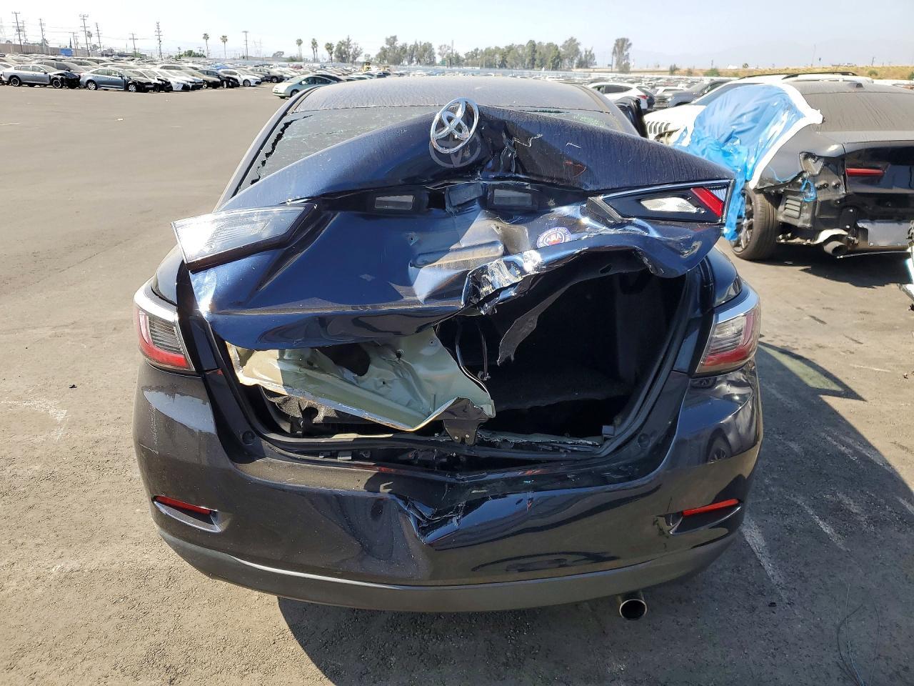 2018 Toyota Yaris Ia Base - Фото 6