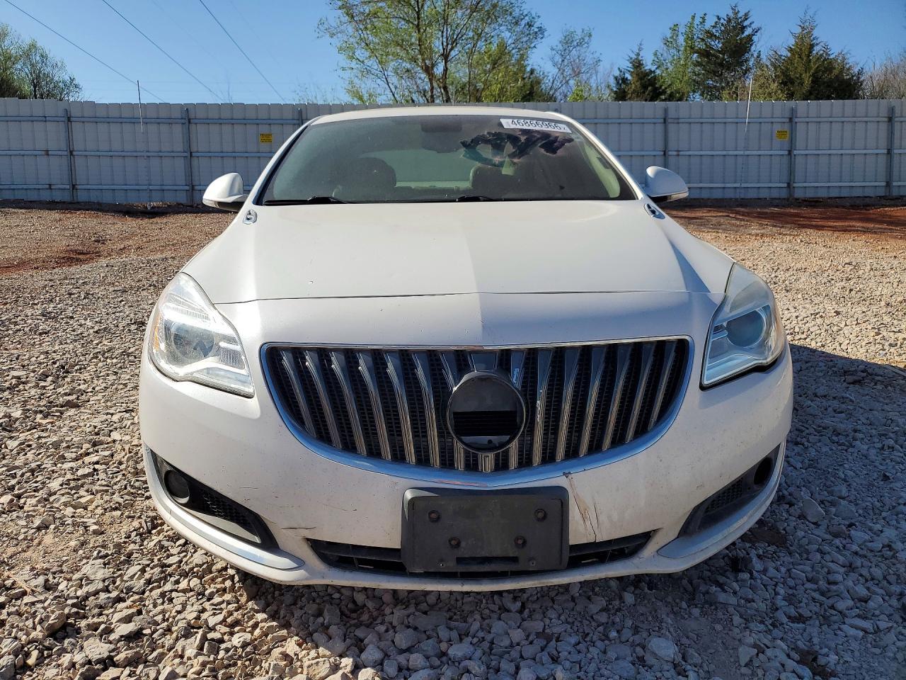 2017 Buick Regal Sport Touring - Image 5