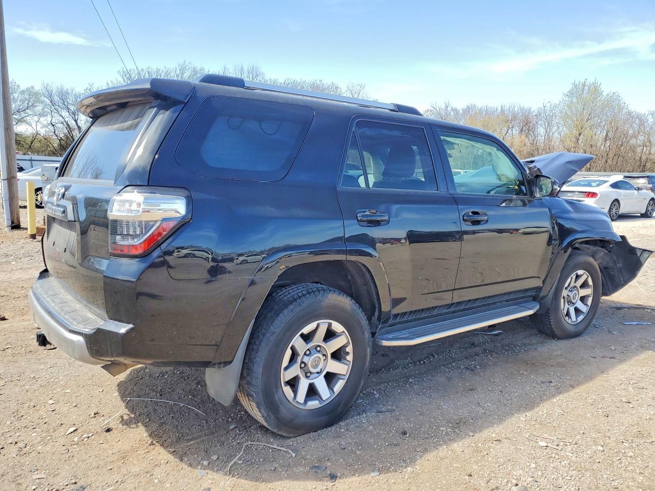 2016 Toyota 4Runner Sr5/Sr5 Premium - Image 3
