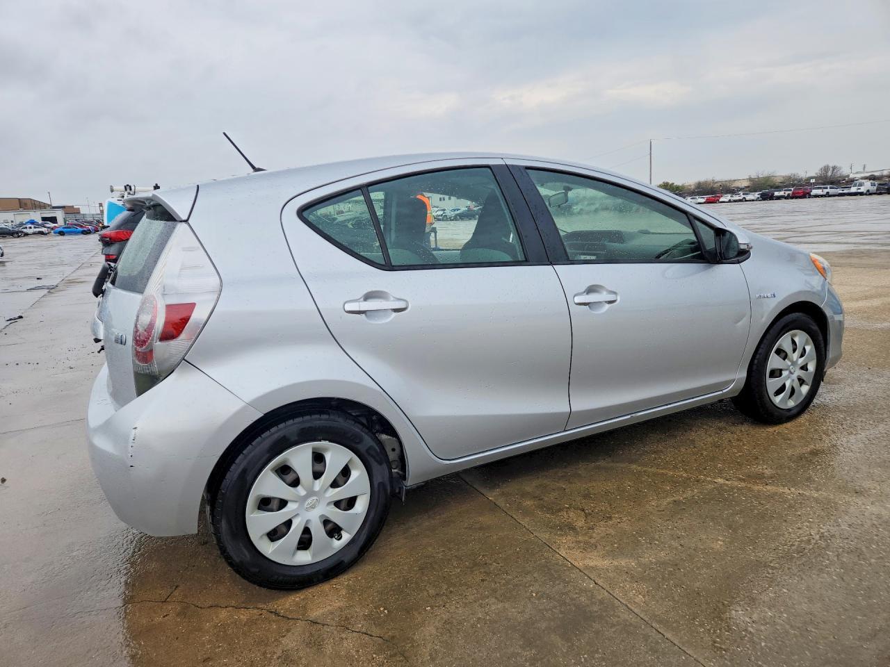 2014 Toyota Prius C One - Фото 3