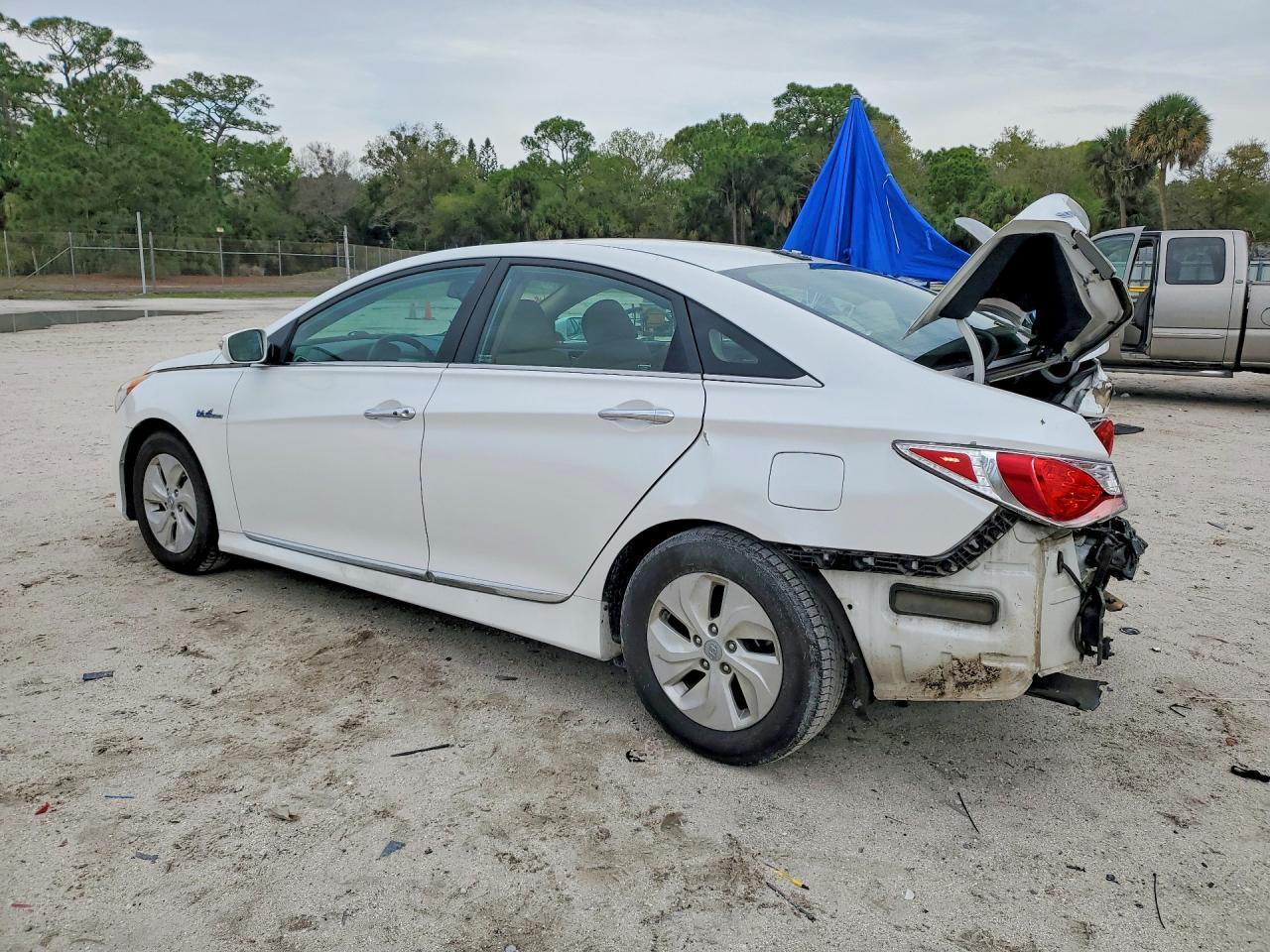 2015 Hyundai Sonata Hybrid Base - Фото 2