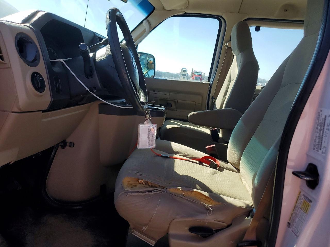 2012 Ford Econoline E350 - Фото 7