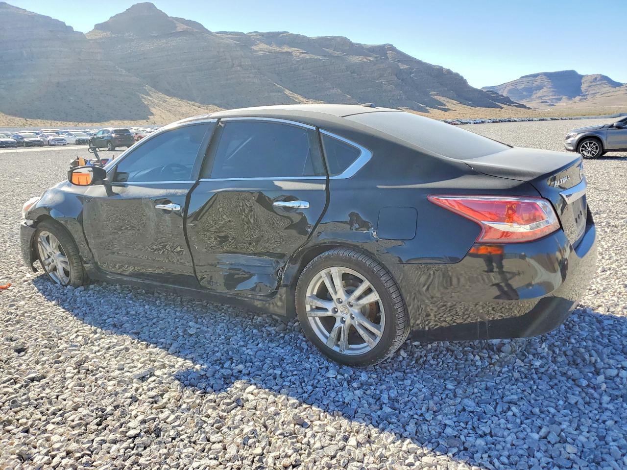 2013 Nissan Altima 3.5 S - Image 2
