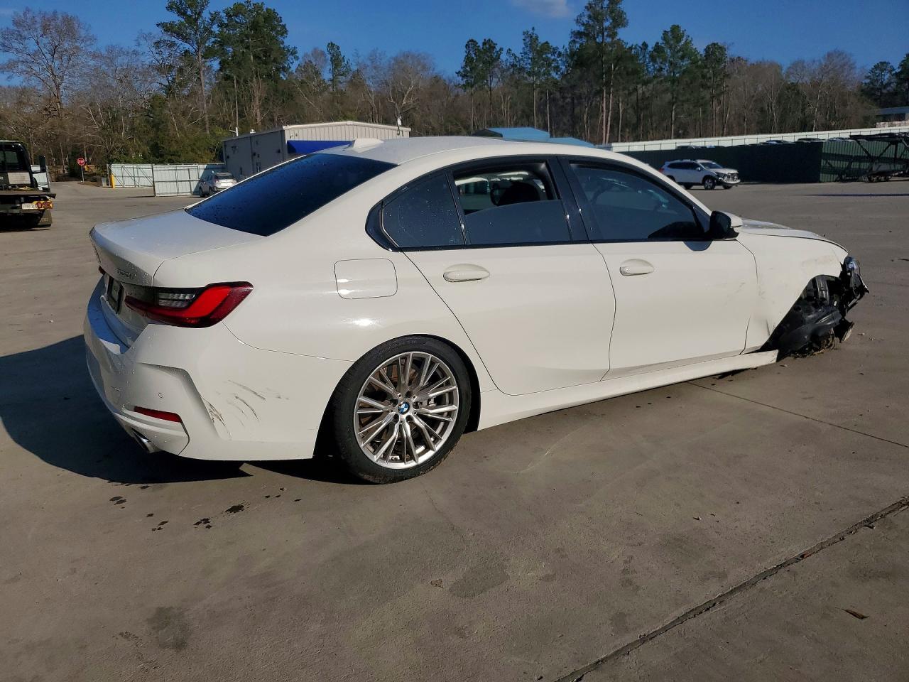 2023 BMW 330I - Фото 3