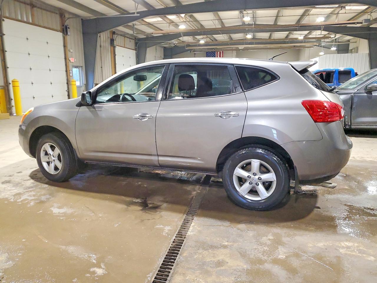 2010 Nissan Rogue S - Image 2