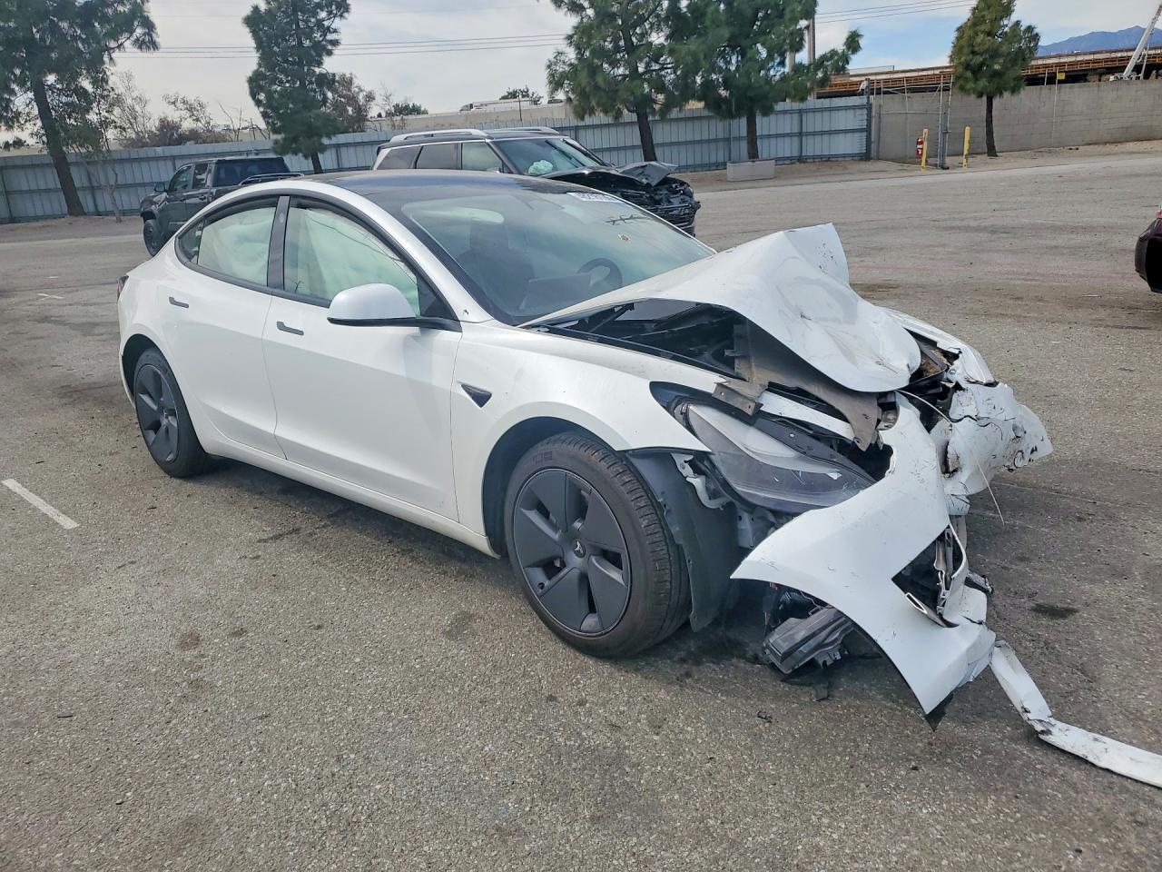 2023 Tesla Model 3 - Фото 4