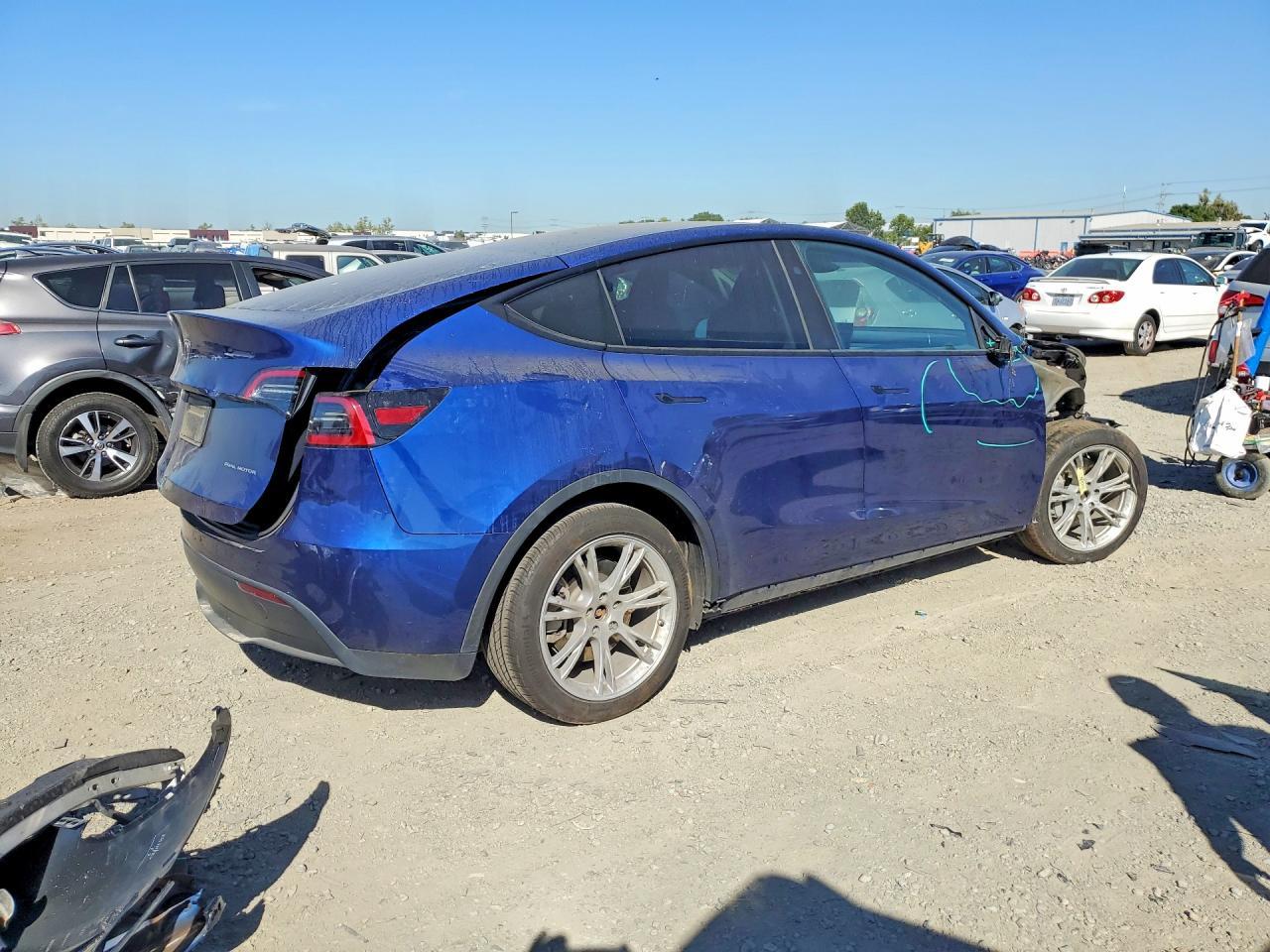 2023 Tesla Model Y - Фото 3