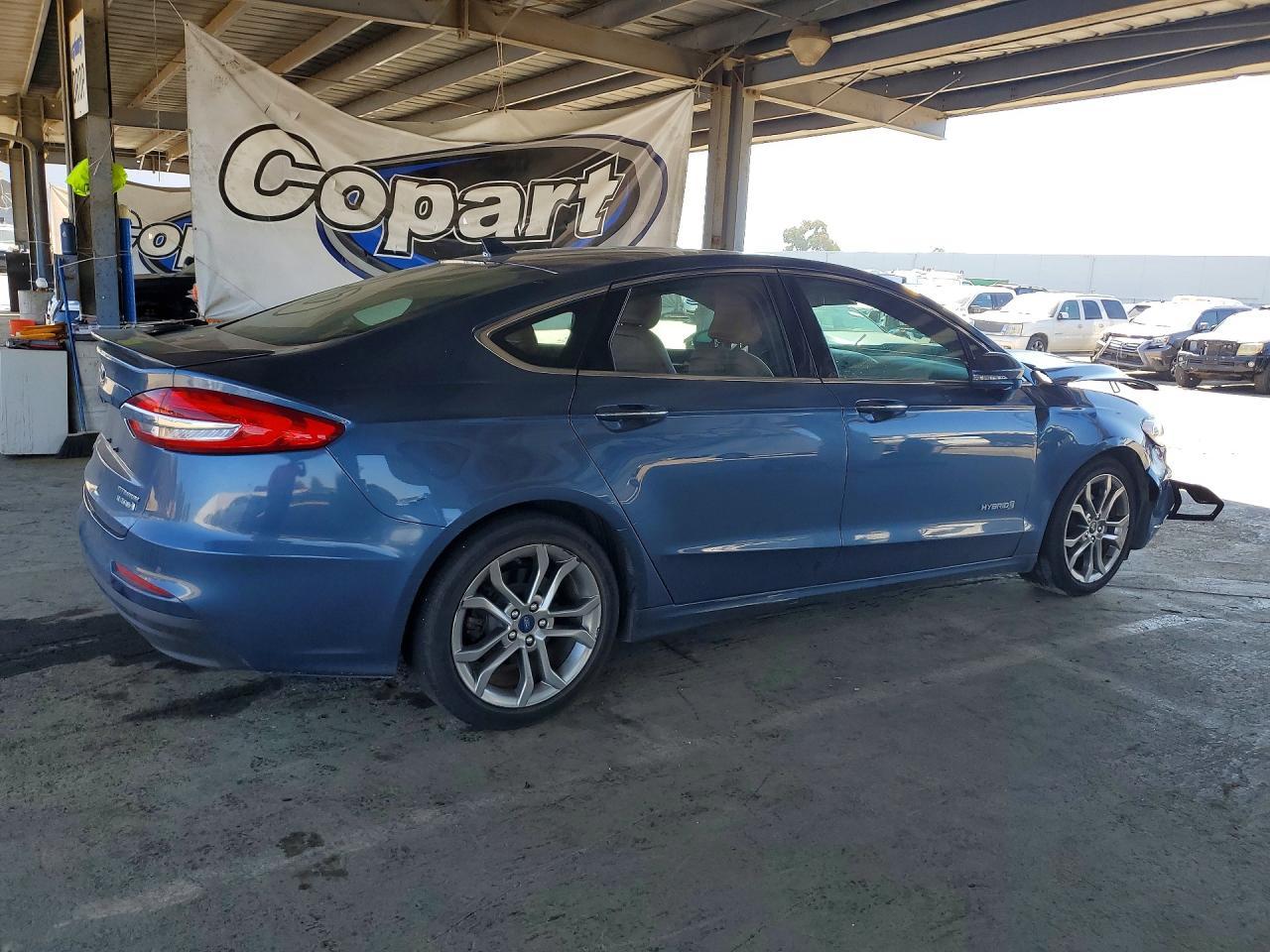 2019 Ford Fusion Titanium - Фото 3