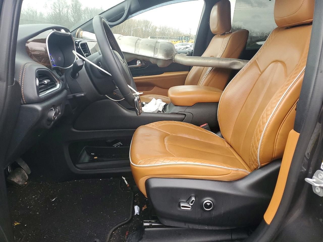 2022 Chrysler Pacifica Hybrid Pinnacle - Image 7