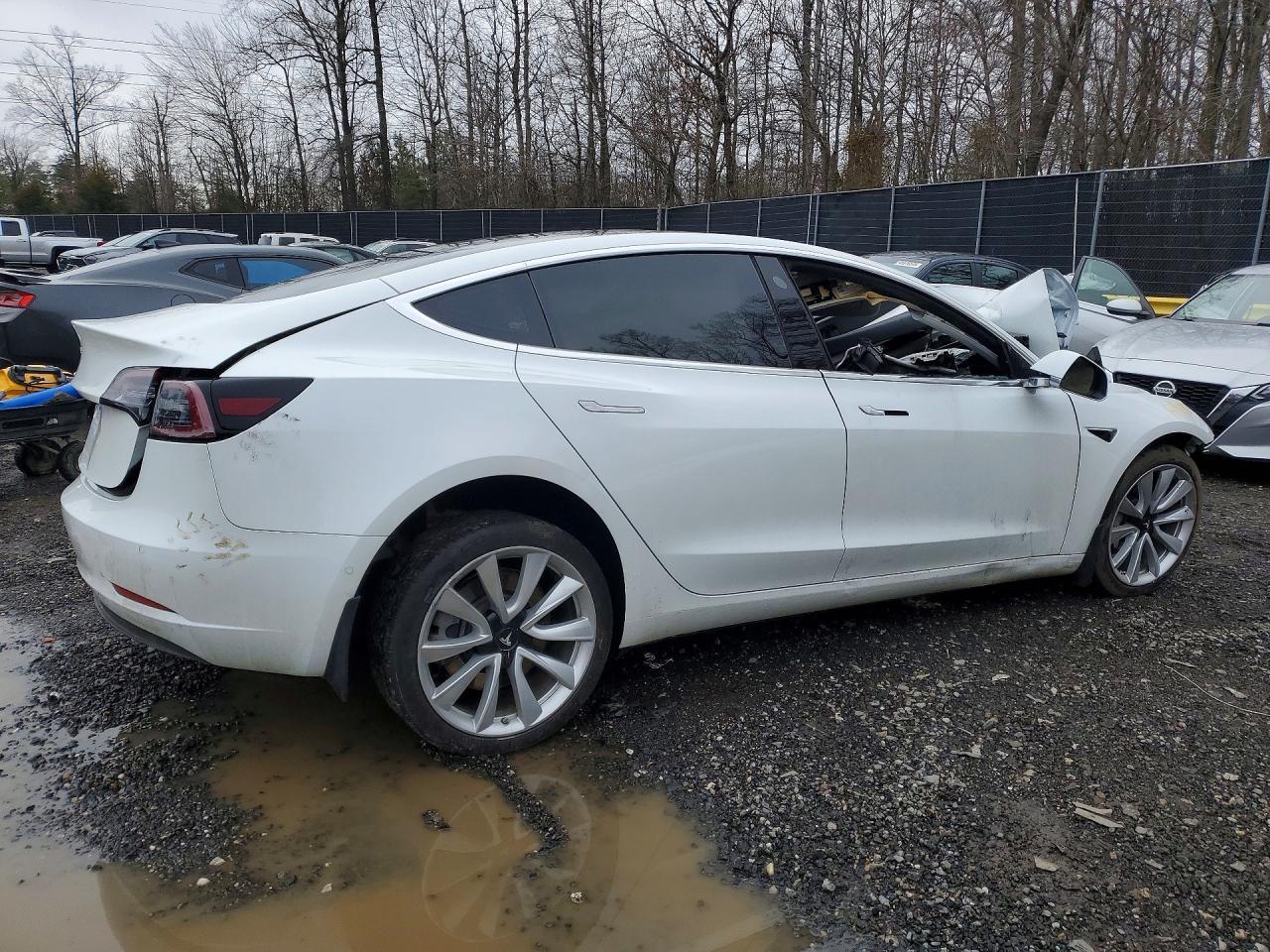 2018 Tesla Model 3 - Image 3