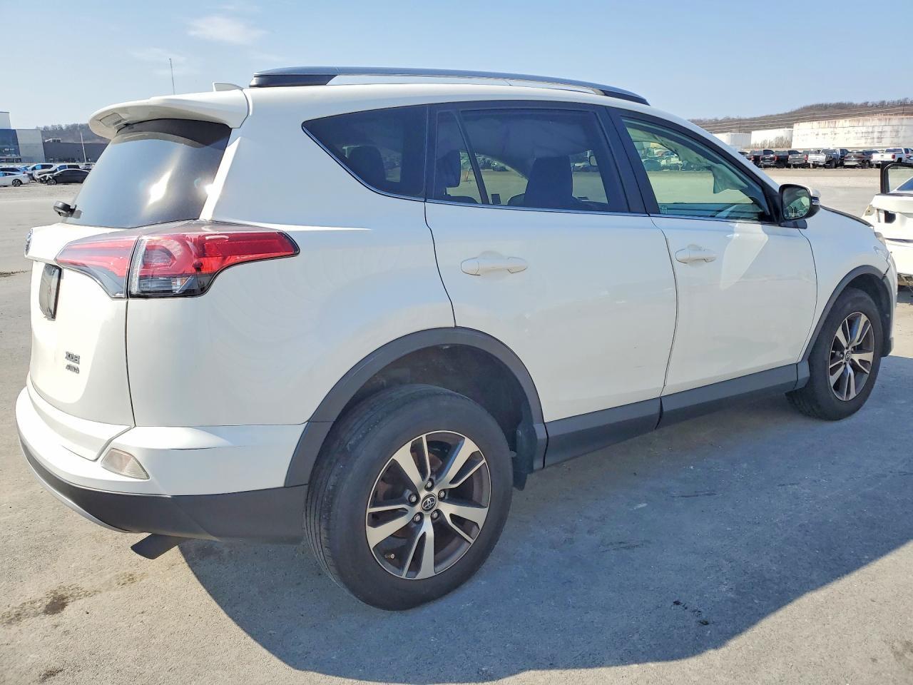 2018 Toyota Rav4 Adventure - Фото 3